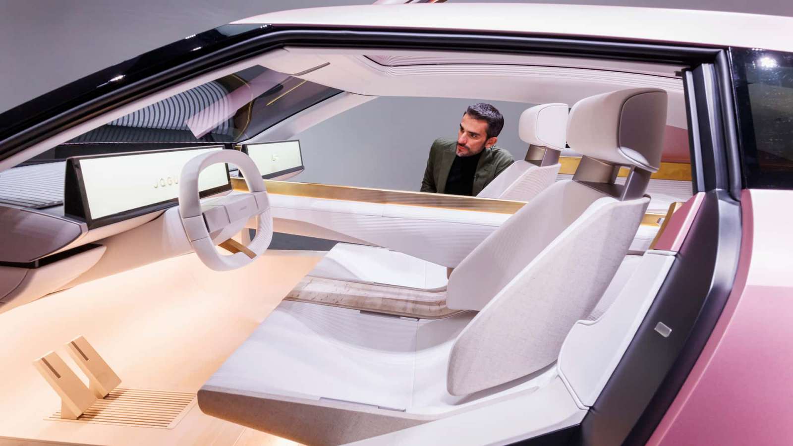 Ξεκίνησε η ηλεκτρική εποχή στην Jaguar με την ριζοσπαστική Type 00